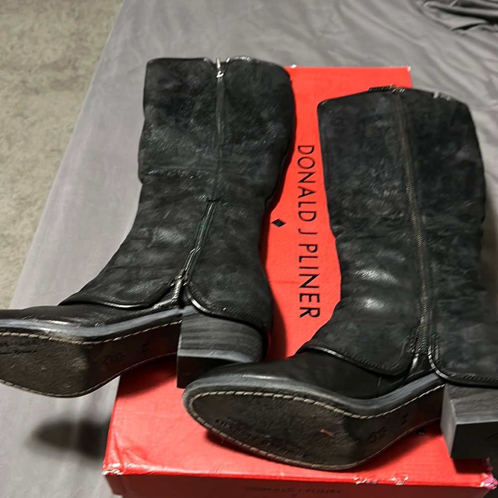 Donald Pliner boots like new